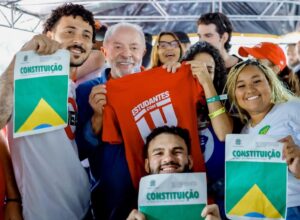 Lula garante versão universitária do “Pé-de-Meia” em eventual governo