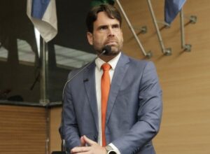 Vereador do Recife se irrita por não ter sido saudado por Raquel Lyra