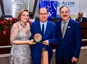 Mano Medeiros recebe Troféu do Jubileu de Rubi da Fundação Altino Ventura