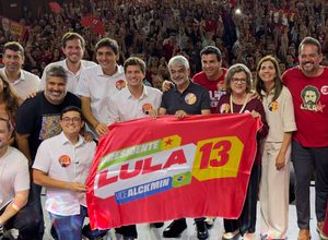 Em plenária no Recife, João Campos defende mobilização por reeleição de Lula