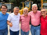 Humberto Costa máquinas e caminhões para 12 cidades de Pernambuco