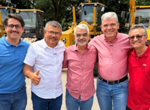 Humberto Costa máquinas e caminhões para 12 cidades de Pernambuco