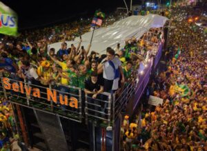 Ato de apoio a Flávio Bolsonaro reúne Nikolas Ferreira e lideranças no Recife