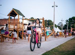Camaragibe inaugura praça com área multissensorial para crianças neurodivergentes
