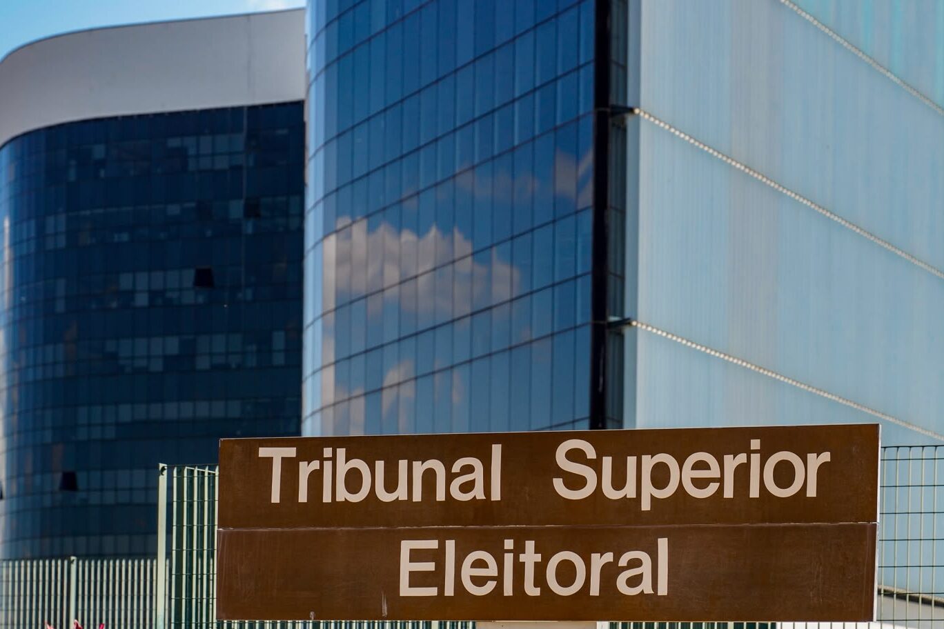 Em decisão inédita, TSE torna inelegível candidato condenado por violência contra mulher