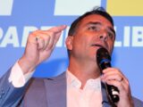 Em carta, Flávio Bolsonaro promete liderar oposição do exterior