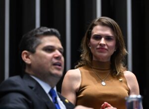 Em visita de Marília ao Senado, Alcolumbre exalta senadora eleita
