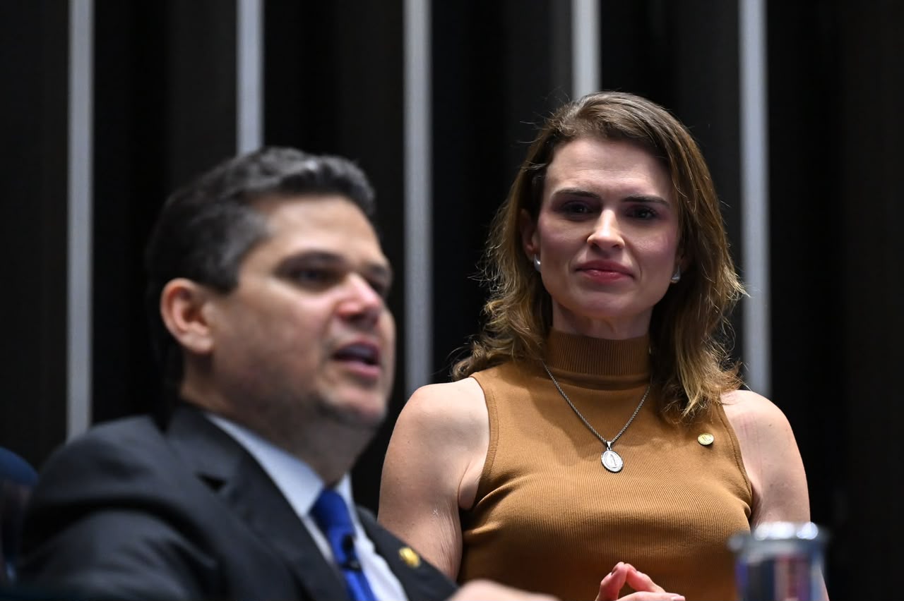 Em visita de Marília ao Senado, Alcolumbre exalta senadora eleita