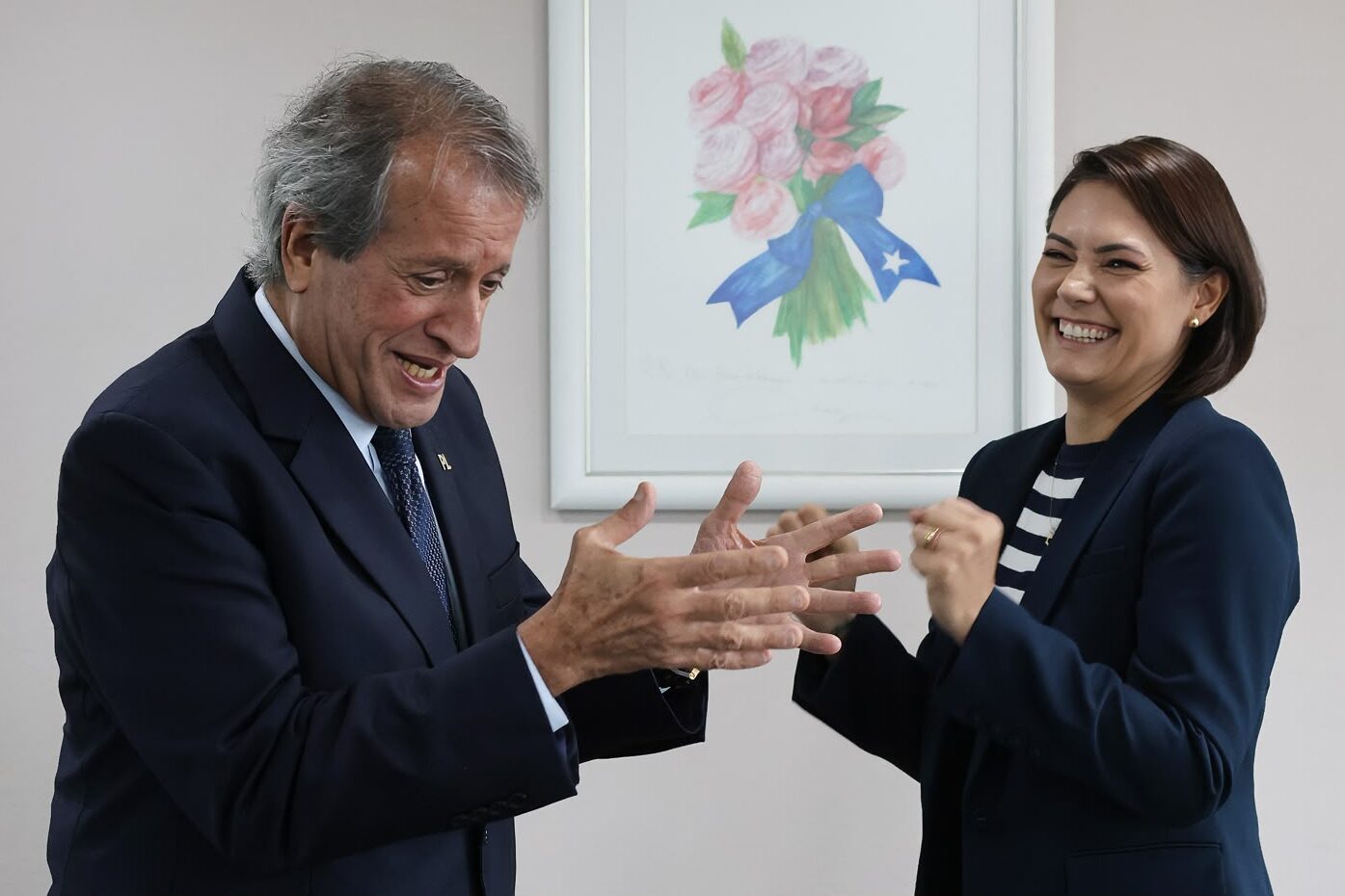 Coluna da quarta: a celebração de dois aliados de Flávio Bolsonaro