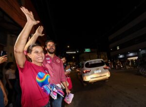 Em reta final da campanha, Túlio Gadêlha e Raquel Lyra fazem panfletaço no Recife