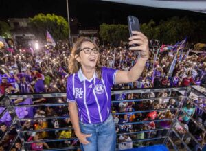Débora Almeida amplia votação e renova mandato na Alepe