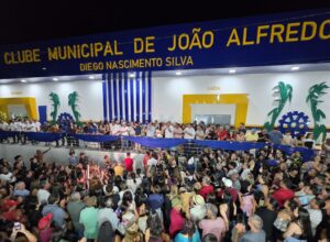 Zé Martins entrega novo Clube Municipal de João Alfredo