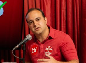 Breno Araújo questiona Compesa sobre abastecimento em Serra Talhada