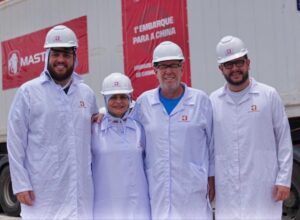 Gabriel Porto acompanha primeiro embarque de carne bovina da Masterboi de Canhotinho para a China