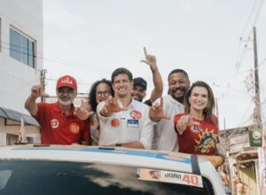 João Campos encerra campanha em Olinda ao lado de Vini Castello e Luciana Santos