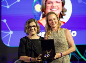 Teresa Leitão recebe honraria da Associação Nacional dos Procuradores da República